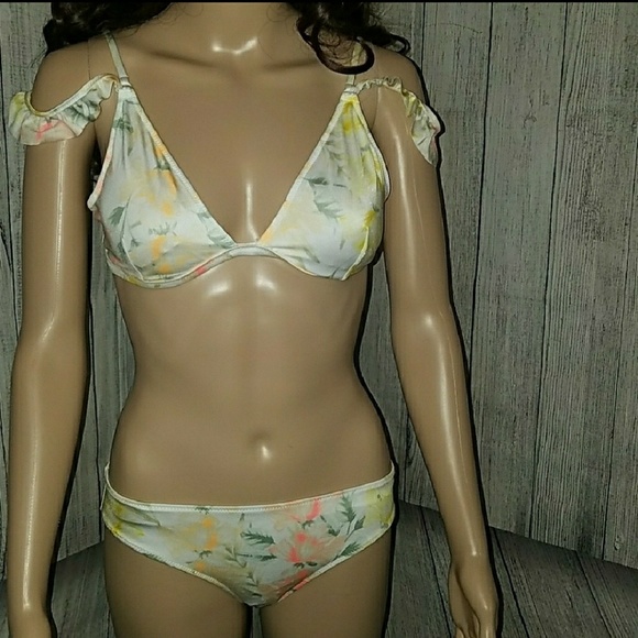 Victoria's Secret FLUTTER bottom - Picture 3 of 4